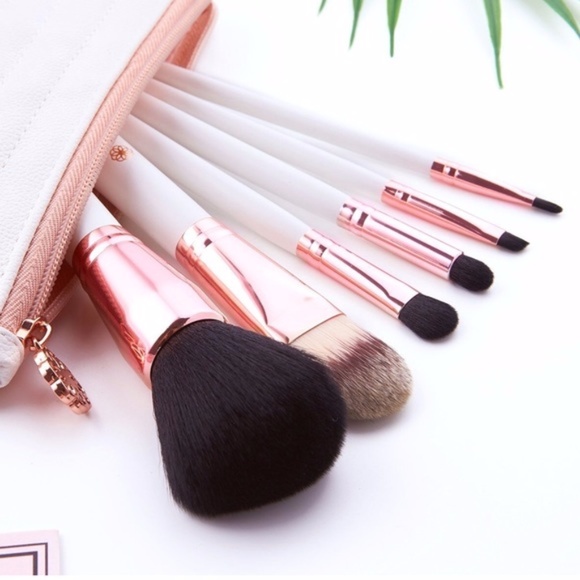 Other - 6 Piece Makeup Brush Set + Bag Included 👑